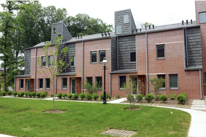 Exterior view - May-Aug:1BR apt for PU grad student only-Taylor Ct-Princeton