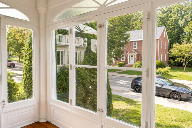 . - 2027-2028 - great 2 unit house on beautiful street near lower campus