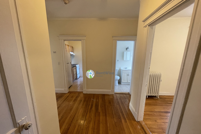 2 - NOW-SEPT 2025: Fenway, 1 Split-2 Bed, Fee Paid, Heat & H/W Inc. Apartments