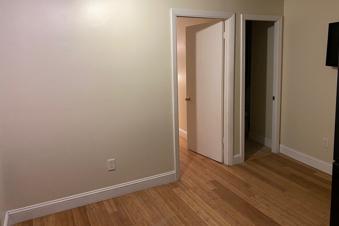 Call NOW for showings! 617-236-8600 - BARTLETT PL - GREAT DEAL IN NORTH END FOR *9/1/2025* - COZY 2BR/1BA ON QUIET SIDE STRT W/ HW INC! Apartments