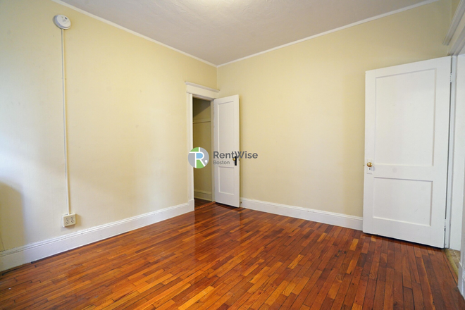 1 - Aug 2026- Allston 1 bed Split. H/HW inc. Easy MBTA, NO FEE! Apartments