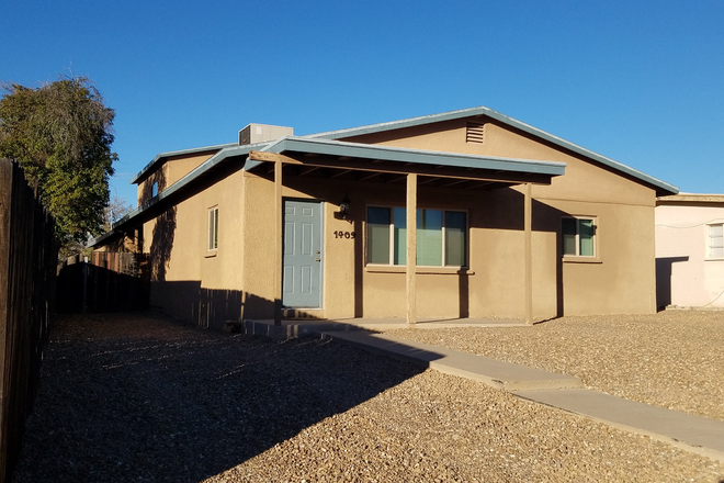 Close to the UofA - 5 bed 3 bath at $695 per bedroom