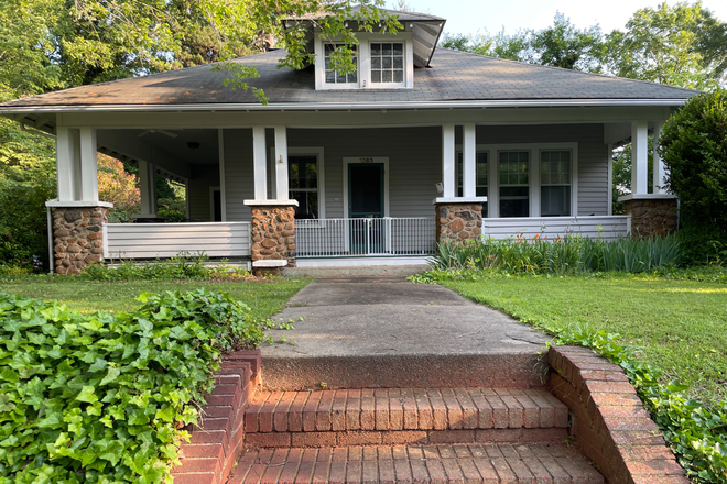 Front of house - Charming 1920 bungalow, 3-bed/2-bath, fully furnished, pet friendly House