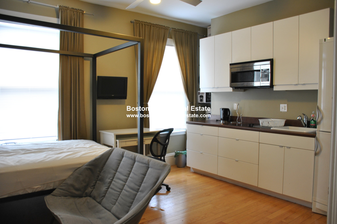 a - Furnished studio in middle of Back Bay