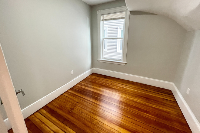 bedroom - Gorgeous and Modern 4-Bedroom Apartment - Red Line