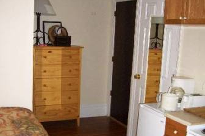 bedroom - Fayette St/Broadway Cambridge/Ctrl.Sq furnished studio in a Post-doc house