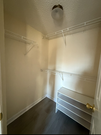 Bed 1 - Private Garage, 3-minutes from Campus, Parking Included- Law Students/Graduate/PhD Candidates Condo