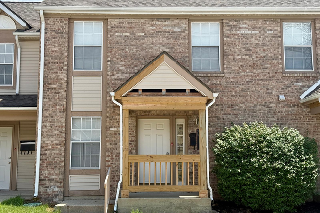Townhouse Front View - Live by the Lake - 3BR/2.5BA Townhouse 6Mins from Purdue