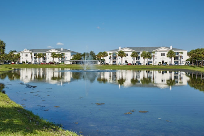 Outside Lake View - Arden Villas, Fair priced Studio close to Campus