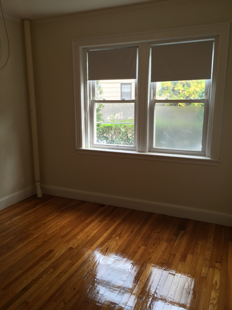 hubrealtyproperties.com - Next to campus, excellent one bedroom with front views and new updates Apartments