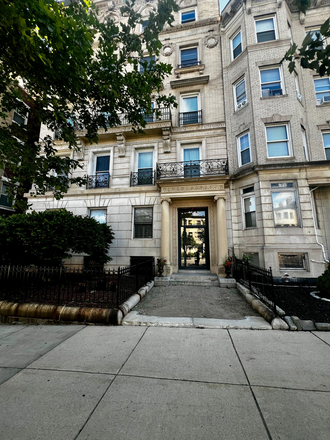 Building - 1 Bed apartment, Near T, Heat and Hot water included