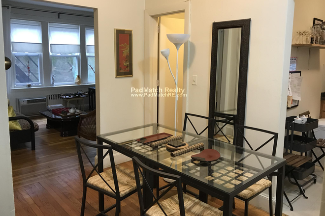 ! - NO FEE Brookline 2 bed 2 bath, 4 ok on lease! Right near T, HT/HW incl Ref #71208862 Apartments