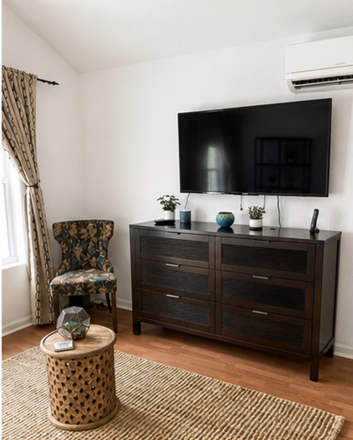Entertainment - Fully furnished Garage Apartment 5 minutes from campus
