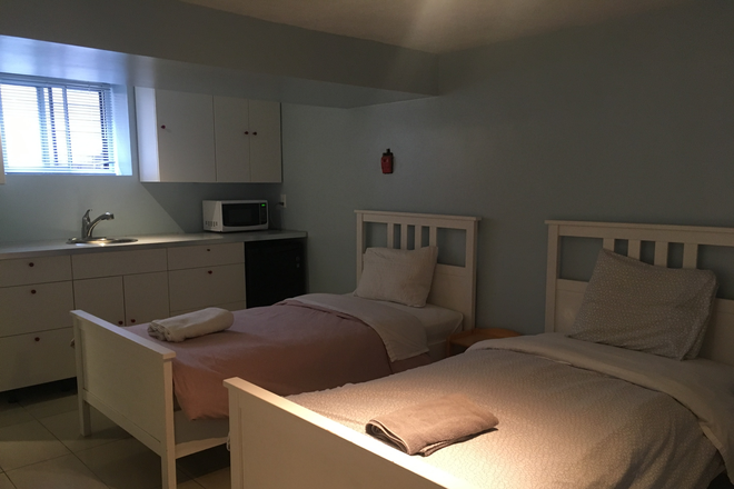 Double bedroom - Furnished rooms, International Students or Coop/Interns, 4-8 month terms, walk to campus