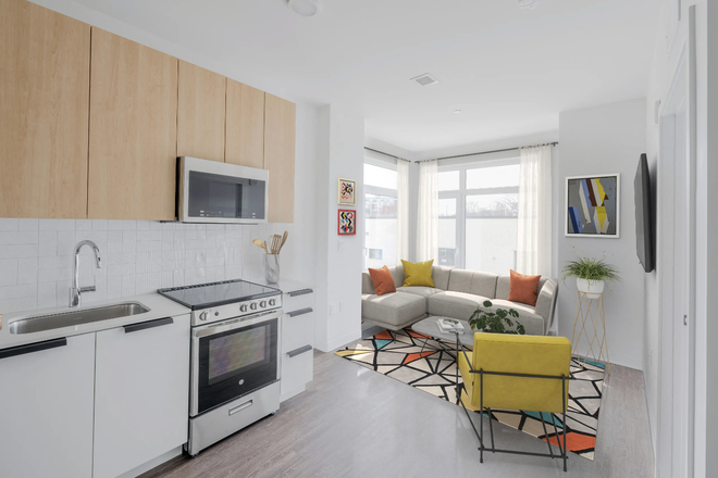 - - Close to Campus! Spacious 1 Bed w/ Heat & Hot Water Included w/ Laundry in Unit Apartments