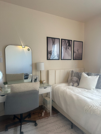 Bedroom for rent - The Block Apartments