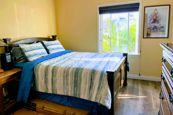 Bedroom - Walking distance to Otis House