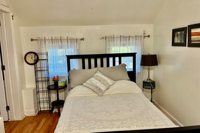 Bedroom furnished - A private room in heaven House