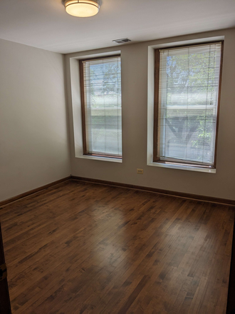 Bedroom - Large Sunny Bedroom in a 3B/1.5B Apartment Near UIC East Campus