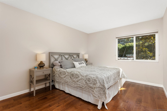 Furnished bedroom for rent - Furnished private bedroom in a 2Bed/2Bath apartment, 10 minute walk to a Bus 30 stop
