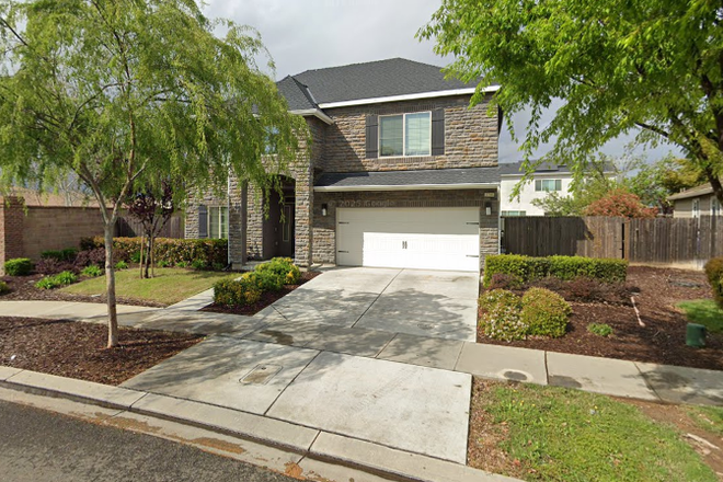 Outside of the house - Spacious House near campus