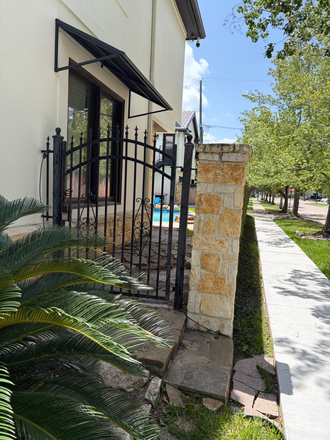 Private entrance-gated - Flexible Lease-Detached, Upscale, Large Studio Apartment  with Private Entrance 2 miles from Rice