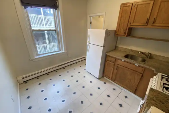 kitchen - LOCATION!! 2 Bed / 1 Bath w/ Heat and Hot Water included available 3/1/24!! Apartments