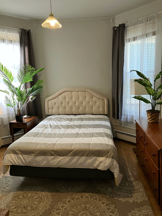 Avail Oct 17 2025  NORTH bdrm Avail Oct 17, Queen bed Classic Design & Furnishings - Avail Sept 21, Oct 16; FURNISHED FREE Laundry IN APT Parking in 4 bdrm shared apt