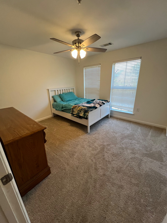 Private Bedroom - Private bed/bath, Campus bus route, Direct access to main routes Campus & RELLIS Townhome