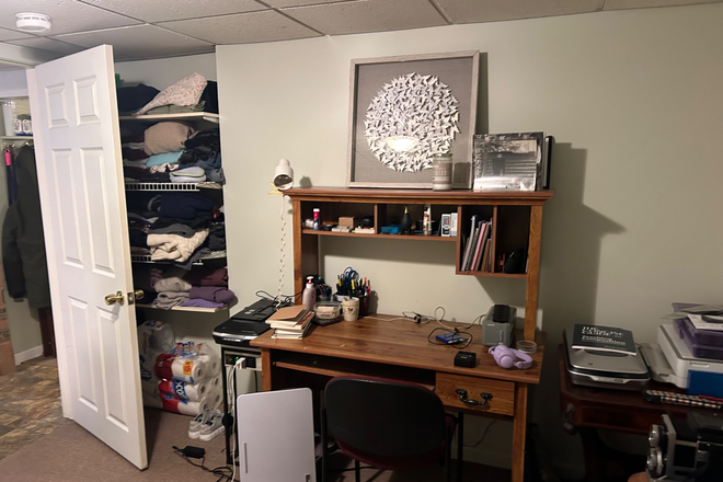 Bedroom - Quiet, Private, No Hassle Living For 1 Adult Student Apartment