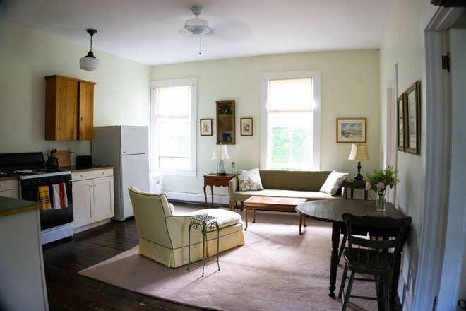 Living Room - Utilities included,Clise to Feast and Field ,Silver Lake Apartments