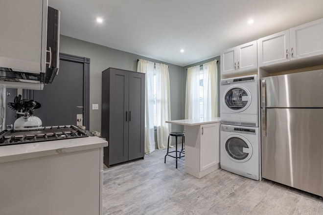 living - BEAUTIFUL 3 BED WITH IN-UNIT LAUNDRY, AVAIL 9/1/26!! Apartments