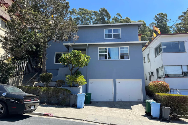 front outside - Large sunny bedroom for 1-2 in owner-occupied duplex; furnished; clean and quiet. Steps to campus!