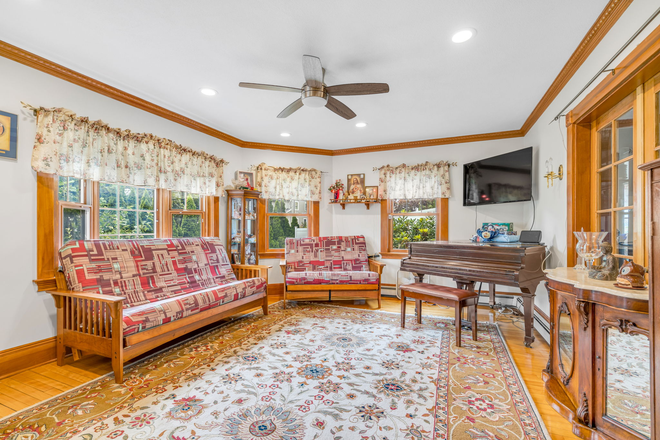 Living Room with piano - Fully Furnished 6 BD/2 BA - Utilities included - Walking distance to campus House