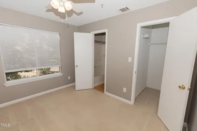 Bedroom - 4 Bed/Bath Apartment  for rent  , Close to Campus