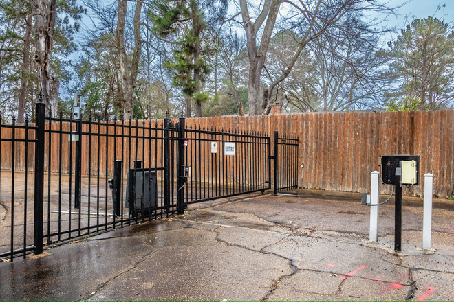 Front Gate - Quiet Jackson Condo Minutes from UMMC