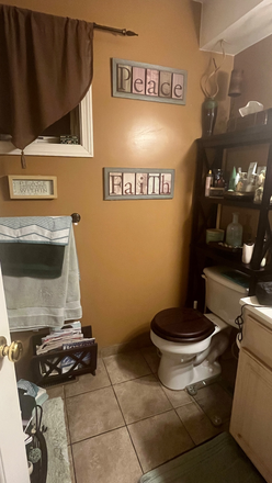 1st bathroom - Spacious 3 bedroom Townhouse w/ T- accessibility