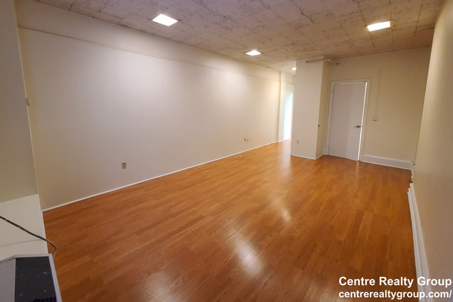 . - **NO BROKERS FEE!!** Studio on Boylston St AVAILABLE 10/1/2025!!  Heat&Hot Water Included! Apartments