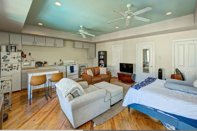 Approx. 600 ft with 2 walk in closets. - Flexible Lease-Detached, Upscale, Large Garage Apartment with Private Entrance 2 miles from Rice