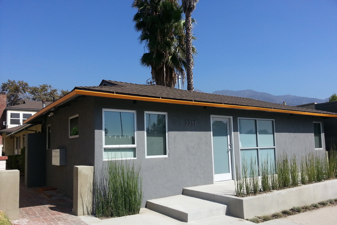 Building Front - Newly remodeled Studio - 7 minutes from campus.