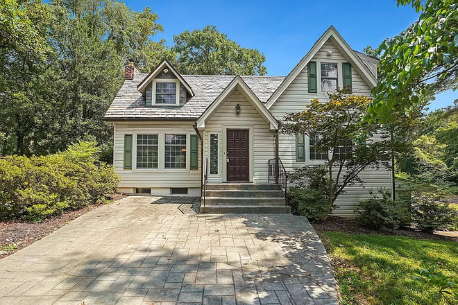 Front - 1 Mile to UMD: 3 Bed/4 Baths (2 Full, 2 Half) House + Massive Yard & Basement! – Avail: May 14, 2027