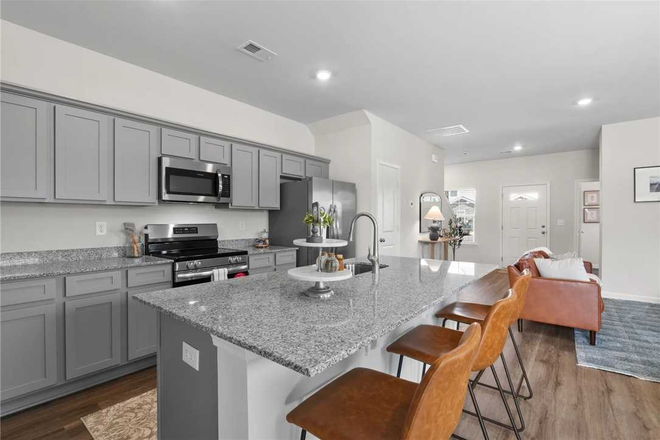 Kitchen - Modern Townhome Living Near Clemson University Ideal for Students & Professionals