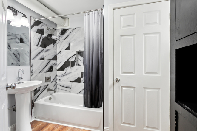 Bathroom 1 - Newly Renovated, Fully Furnished 4BD/3BA on Broadway Duplex
