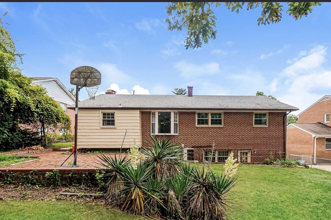 Back House - College Park Woods newly renovated home (Utilities Included; Shuttle/biking to UMD)