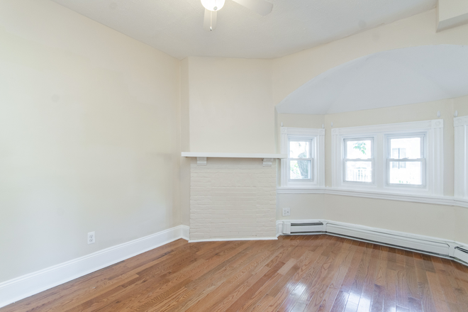 living room - 3BR apt-Nassau St-Princeton