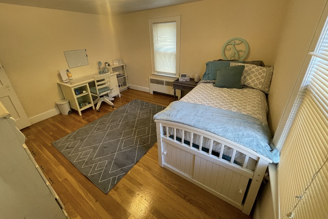 Bedroom - House 5 Minute Walk From Campus