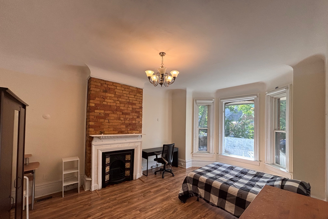 Bedroom - Furnished room available in quiet student friendly house 15 min walk from campus