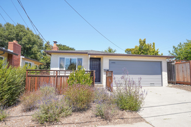  - 3 Bedroom Home Available in East Richmond Heights!