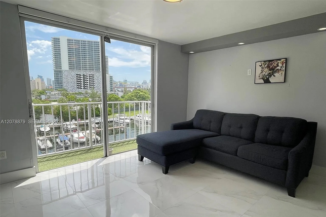 living - Remodeled, Stunning River Views 1B/1B, Furnished | Steps to UM/Jackson & River Landing