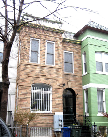 front of house - Large victorian   5 bedroom, 2 bath, yard. Duplex